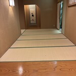 竹葉新葉亭 - 個室へのアプローチ