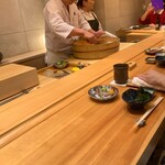 鮨 匠海 - ここで、後半に向けたシャリ切り。今回、お酢を見直してエッジが効いてる味にしたんだって。