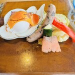 森羅 - ポーチドエッグ　館山産ひじきの粗挽きソーセージ　蒸し野菜