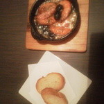 海老とオリーブのアヒージョ　バケット付き