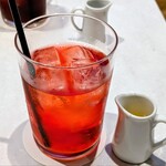 カフェ＆ブックス ビブリオテーク - ハイビスカスのローズヒップティー