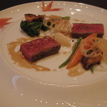 ガストロノミー ジョエル・ロブション - 和牛ロース肉 グリエにし、旬の野菜と香りの高いジュを添えて