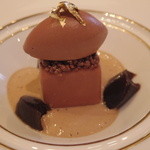 ガストロノミー ジョエル・ロブション - ル・カフェ マスカルポーネのエマルジョン フィグのコンフィとグラスショコラ添え