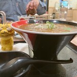 うどんと酒とお出汁と、 - カレーうどん　970円（税込）　※結構、底は深いので、カレーだくだ
