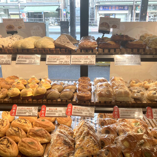 ベーカリー&カフェ ヤマザキ_1