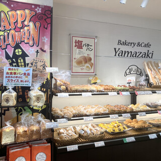 ベーカリー&カフェ ヤマザキ_0