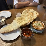 アムリタ インドスパイスカレーとナンと - ナン