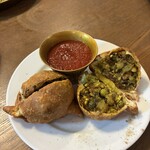 アムリタ インドスパイスカレーとナンと - サモサ