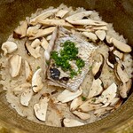酒とごはん ちりん - 松茸と真鯛の土鍋ご飯  