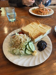 Bronco - Toast with Blueberry Jam