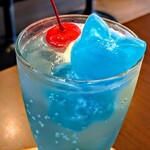 猫衛門 - バニラアイスの他に可愛いネコの形のソーダアイスがのってます