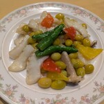 つくし - イカと銀杏の塩炒め　1,450円（税込）。