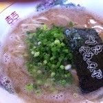 とんこつラーメン よかろうもん - 