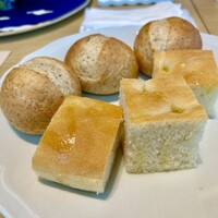 RISTORANTE E'VOLTA Unico Polo - パンは2種（3人分）
