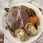 ポワソンルージュ - 生ハムとブルーチーズのサラダ