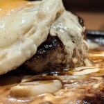 ハンバーグステーキ jumbo - チーズも溶けて美味しそう