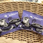 コメダ珈琲店 - ブレンドコーヒー：５６０円についてくるピーナッツ（コーヒー二種類分）