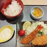味の民芸 - 料理写真:エビとタマネギのフライ（タルタル付）。意外とこういうちょっとしたつまみ？がたくさんある
