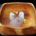 よし町 - お造り：常磐沖産ホウボウお造りと常磐沖産穴子の焼き霜