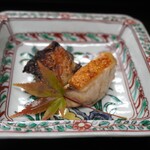 よし町 - ジャフラトレーディング産ホロホロ鳥の炭火焼き：もも肉とむね肉