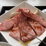 和牛屋 - 綺麗なサシの入ったカルビ