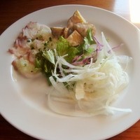 アーティスト カフェ - 北海道産インカのめざめのアンチョビポテト　北海水タコのカルパッチョ