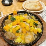 漁師酒場 あらき - 牡蠣のアヒージョ