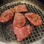 焼肉 六区 - 