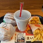 バーガーキング - 料理写真:フレームスモークベーコンダブルバーガーセット、フレンチフライ、ダブルワッパーチーズJr(パティ2枚、ベーコン4ピース追加)