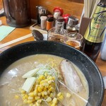 らーめん 信玄 - トッピングでコーンとバター乗せ