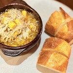 上六ワイン - 生しらすのアヒージョ