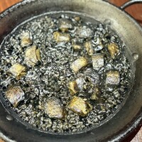 上六ワイン - アオリイカのイカスミパエリア