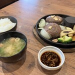 肉食家さんのハンバーグ にくきゅうグリル - にくきゅうセットと近江牛ハンバーグステーキ