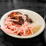 神戸ラーメン 第一旭 - 紅生姜、にんにくオイル、おろしにんにく