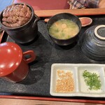肉食家さんのハンバーグ にくきゅうグリル - ステーキまぶし【竹】　セット内容