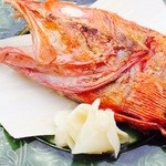 【完全赤字!1日限定8份】罗臼产烤鲷鱼500日元 (含税550日元)
