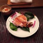 おが和 - 香箱かに 三杯酢のジュレがかかってます。左上は内子ごはん