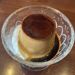 板東珈琲 - 見ただけで美味しそうな、ツヤツヤのプリン