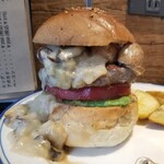 CHILLAX BURGERS&WINE - マッシュルームバーガー