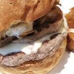 CHILLAX BURGERS&WINE - 旬の秋野菜とモッツァレラチーズバーガー（2025年10月）