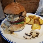 CHILLAX BURGERS&WINE - マッシュルームバーガー