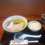 食煅 もみじ - 塩ラーメンとご飯。
