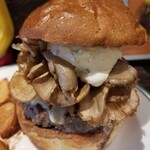 CHILLAX BURGERS&WINE - 旬の秋野菜とモッツァレラチーズバーガー（2025年10月）