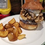 CHILLAX BURGERS&WINE - 旬の秋野菜とモッツァレラチーズバーガー（2025年10月）