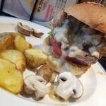CHILLAX BURGERS&WINE - マッシュルームバーガー
