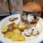 CHILLAX BURGERS&WINE - マッシュルームバーガー