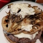 CHILLAX BURGERS&WINE - 旬の秋野菜とモッツァレラチーズバーガー（2025年10月）