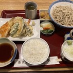 朝日庵 - 私の頼んだそば定食です。