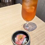 尾崎牛と直送海鮮 個室居酒屋 しおり - お通し　肉ポテトサラダ