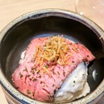 尾崎牛と直送海鮮 個室居酒屋 しおり - お通し　肉ポテトサラダ